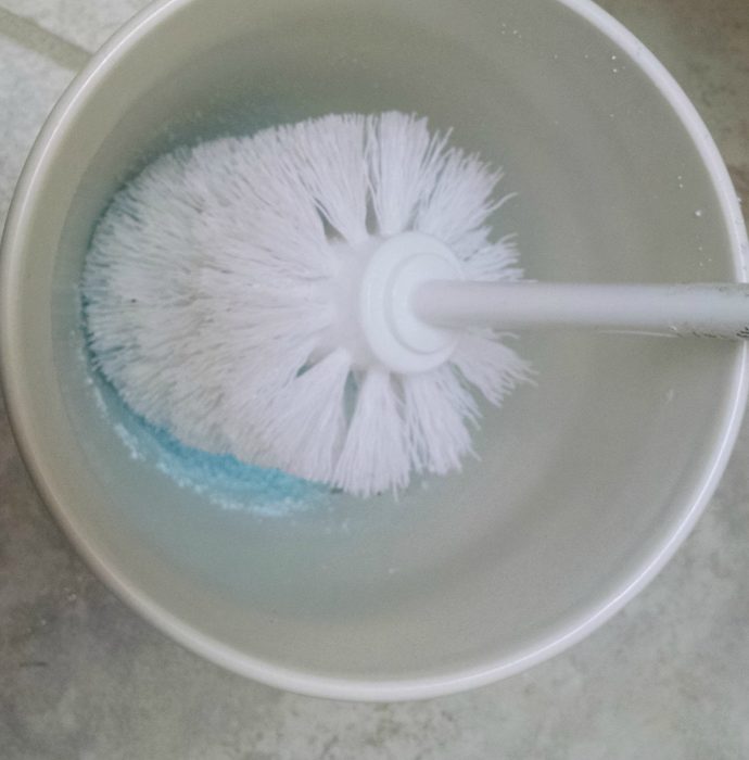 Foca laundry detergent - as toilet bowl cleaner